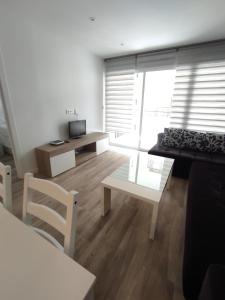 Televízia a/alebo spoločenská miestnosť v ubytovaní Apartamento Sotillo
