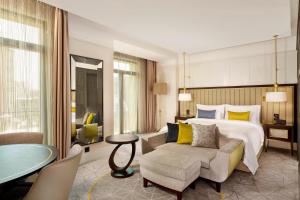 Voodi või voodid majutusasutuse The Alexander, a Luxury Collection Hotel, Yerevan toas