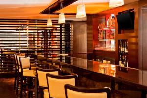 Lounge nebo bar v ubytování Sheraton Valley Forge King of Prussia