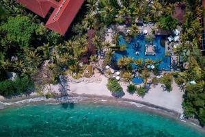 una vista aérea de una playa con un complejo en Sheraton Senggigi Beach Resort, en Senggigi 