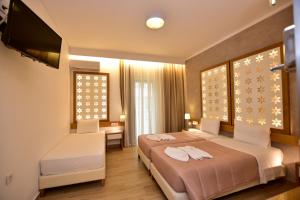 Postel nebo postele na pokoji v ubytování Hotel Aghas Paleochora