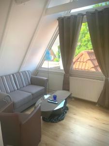 Ein Sitzbereich in der Unterkunft Alt-Emder Bürgerhaus