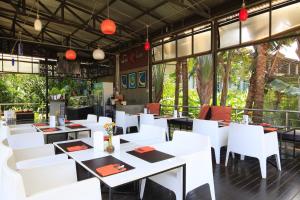 En restaurang eller annat matställe på Aonang Paradise Resort Krabi