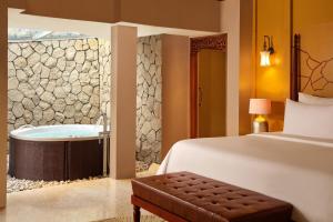Postel nebo postele na pokoji v ubytování Le Meridien Bali Jimbaran