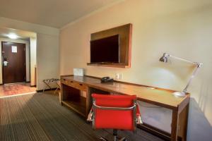 TV a/nebo společenská místnost v ubytování Four Points by Sheraton Saltillo