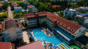 Bazén v ubytování Side Yeşilöz Hotel nebo v jeho okolí