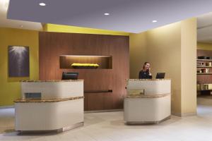 Lobbyn eller receptionsområdet på Courtyard by Marriott Sunnyvale Mountain View