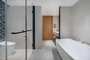 a bathroom with a bath tub and a toilet at Fairfield by Marriott Shenshan Special Cooperation Zone in Haifeng +15 photos