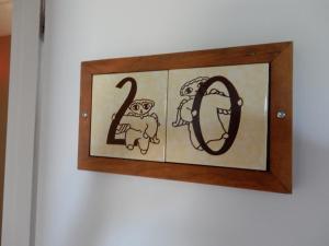 uma imagem numa parede com dois desenhos nela em Garden Grove Retreat & Lodging near Pictured Rocks, Fayette, Trails em Garden