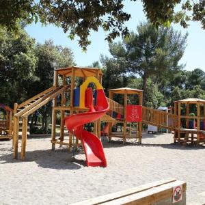 Plac zabaw dla dzieci w obiekcie Mobile home Blue Lagoon 785