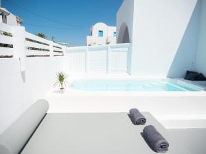 Piscina di Anthemis Suites o nelle vicinanze
