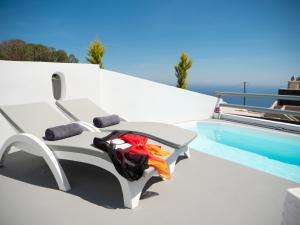 Piscina di Anthemis Suites o nelle vicinanze