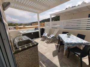 A balcony or terrace at MARE e Terra Holiday fronte mare