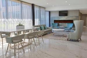 Posezení v ubytování Four Points by Sheraton Toronto Airport