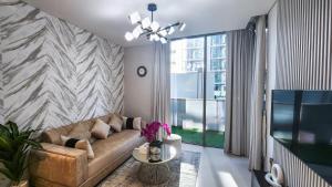 Posezení v ubytování STAY BY LATINEM Luxury 1BR Holiday Home CV A103 near Burj Khalifa