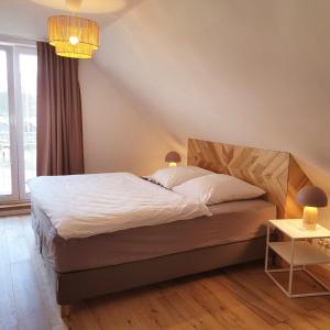 Säng eller sängar i ett rum på Haus am Seeufer