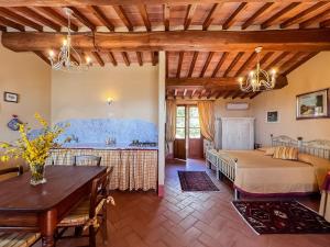 A bed or beds in a room at Agriturismo Cima alla Serra