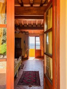 A television and/or entertainment centre at Agriturismo Cima alla Serra