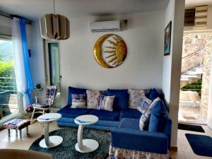 Istumisnurk majutusasutuses Ariya mare apartman Risan Montenegro, na plaži
