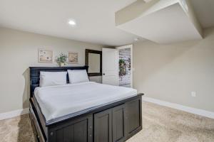 Galeriebild der Unterkunft Indoor Pool and Hot Tub on Golf Course in Loveland