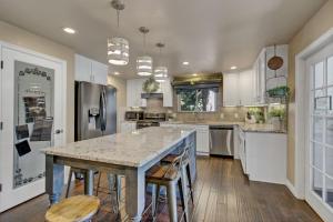 Galeriebild der Unterkunft Indoor Pool and Hot Tub on Golf Course in Loveland