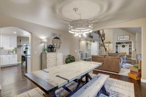 Galeriebild der Unterkunft Indoor Pool and Hot Tub on Golf Course in Loveland