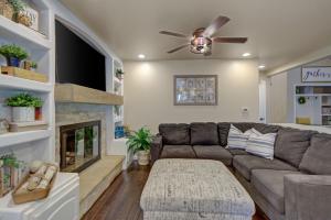 Galeriebild der Unterkunft Indoor Pool and Hot Tub on Golf Course in Loveland + 32 Fotos