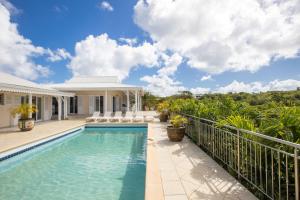 a swimming pool in the backyard of a house at Villa Madras in Les Terres Basses +22 photos