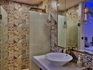 a bathroom with a sink and a mirror at The Peace House - Siem Reap in Phumĭ Sândăn