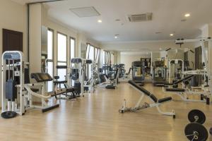 Fitness centrum a/nebo fitness zařízení v ubytování Grand Pasa Hotel