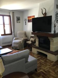 TV a/nebo společenská místnost v ubytování La Gaillarde