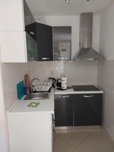 Kuchyňa alebo kuchynka v ubytovaní Studio Apartment Klaric