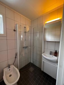 Koupelna v ubytování Midnattsol rom og hytter