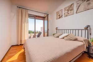 Posteľ alebo postele v izbe v ubytovaní ST-33 BEGUR SA TUNA 2 PAX + 15 fotografií