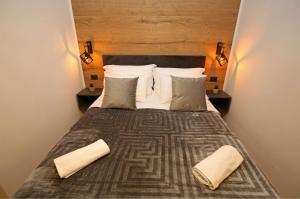 Postel nebo postele na pokoji v ubytování Apartmani Krka Rooms