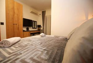 Postel nebo postele na pokoji v ubytování Apartmani Krka Rooms