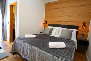 Postel nebo postele na pokoji v ubytování Apartmani Krka Rooms