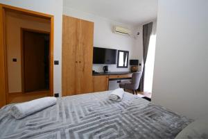 TV a/nebo společenská místnost v ubytování Apartmani Krka Rooms