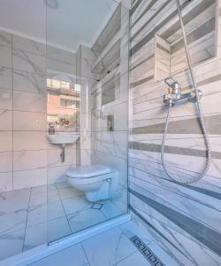 Ванная комната в Villa Alenor Nessebar