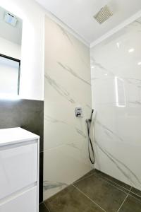 Ένα μπάνιο στο Apartments Mary +36 φωτογραφίες