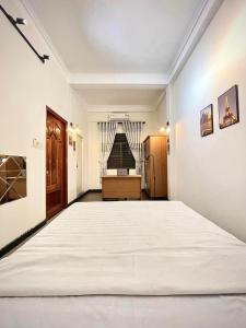Postel nebo postele na pokoji v ubytování BÊ TÔNG RESIDENCES HOMESTAY