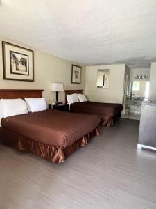 Postel nebo postele na pokoji v ubytování Americas Best Value Inn - Edna