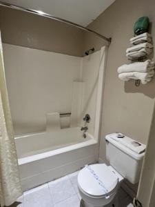 Koupelna v ubytování Americas Best Value Inn - Edna