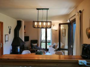 Posezení v ubytování Amplio apartamento con jardín y piscina Herbasabina 5