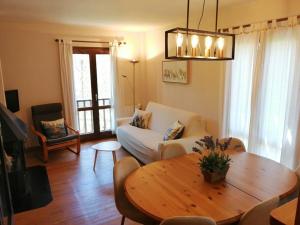 Posezení v ubytování Amplio apartamento con jardín y piscina Herbasabina 5