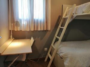 Postel nebo postele na pokoji v ubytování Amplio apartamento con jardín y piscina Herbasabina 5