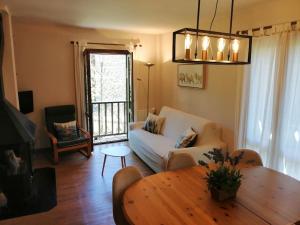 Posezení v ubytování Amplio apartamento con jardín y piscina Herbasabina 5