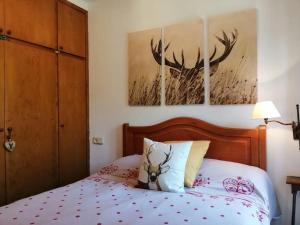Postel nebo postele na pokoji v ubytování Amplio apartamento con jardín y piscina Herbasabina 5