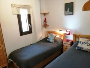Postel nebo postele na pokoji v ubytování Amplio apartamento con jardín y piscina Herbasabina 5