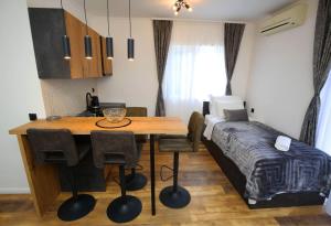 Postel nebo postele na pokoji v ubytování Apartmani Krka Rooms